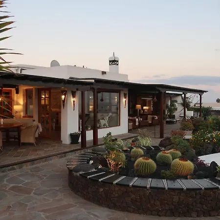 Finca Paraiso - Finest With Incredible Views Over Puerto Del Carmen 别墅 *